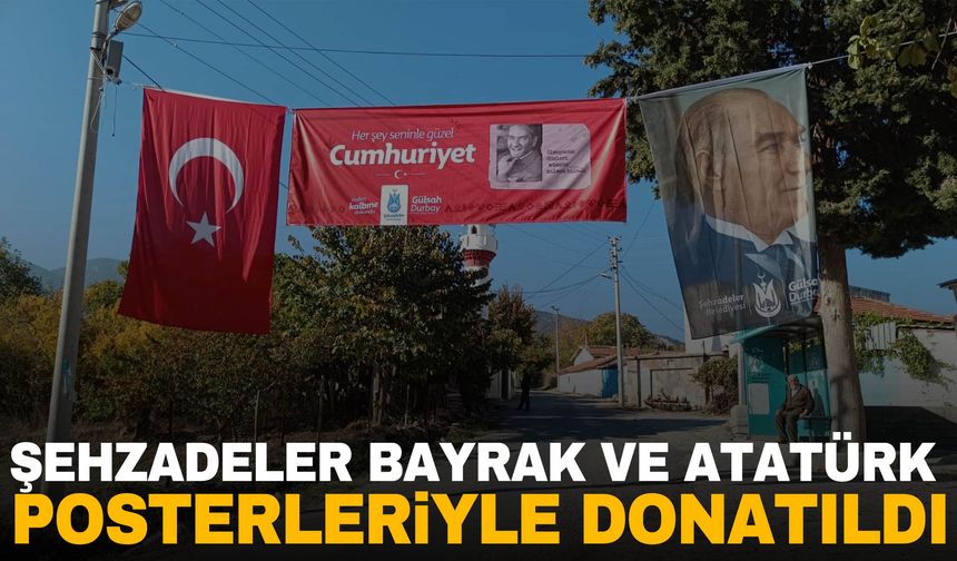 Şehzadeler’de meydanlar bayraklarla donatıldı