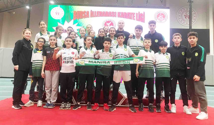 Manisa BBSK karate takımı Bursa’da 8 madalya kazandı