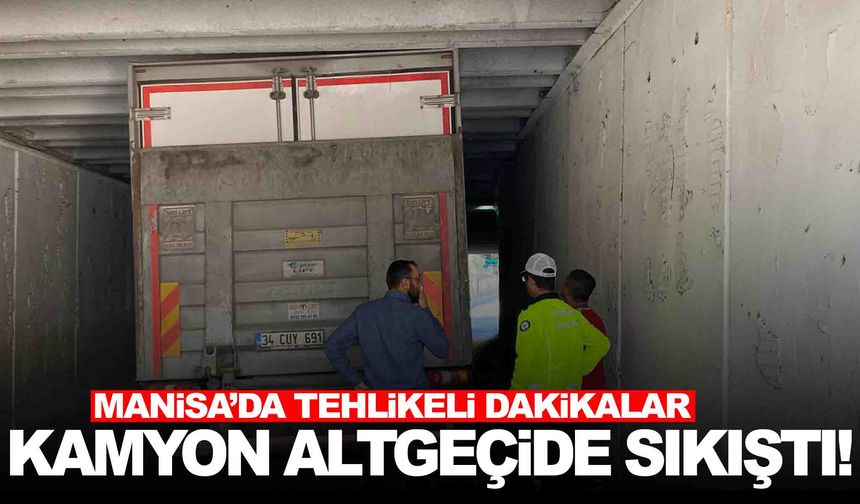 Manisa’da kamyon altgeçide sıkıştı! Tehlikeli dakikalar!