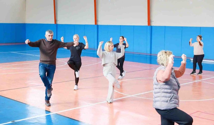 Yunusemre Belediyesi’nden halk oyunları kursu