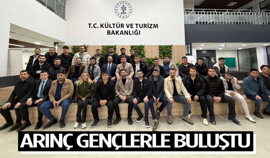 AK Parti’li Arınç Manisa’da gençlerle buluştu