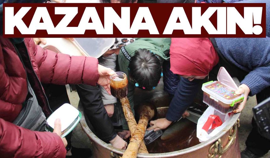 Her mesir karma töreninde aynı manzara… Kazana akın ettiler!