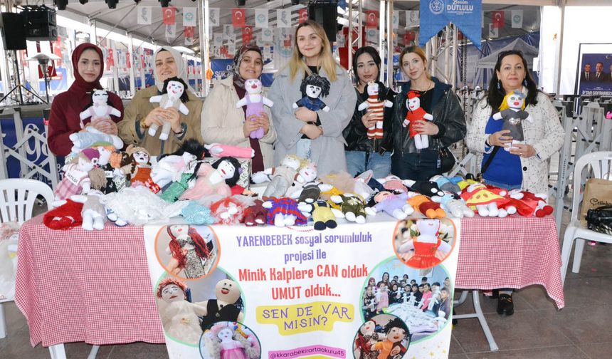 Öğrenciler lösemili çocuklara destek oluyor