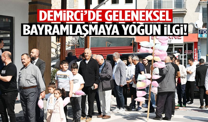 Demirci’de geleneksel bayramlaşmaya yoğun ilgi