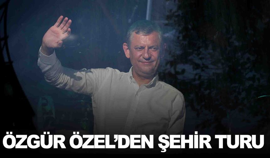 Özgür Özel’den şehir turu… Otobüsten halkı selamladı