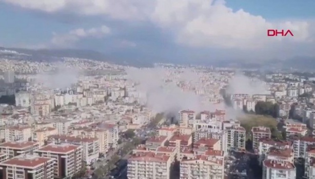 İzmir'de yıkılan binalar var