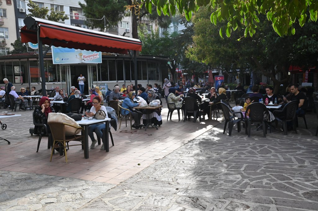 Kadınlar Kahvesi'ne vatandaşlardan yoğun ilgi (3)