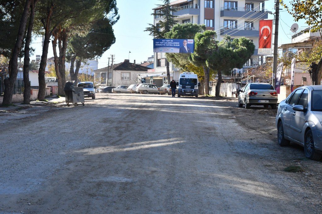 Büyükşehir Demirci’de prestij cadde çalışmalarına başladı (1)