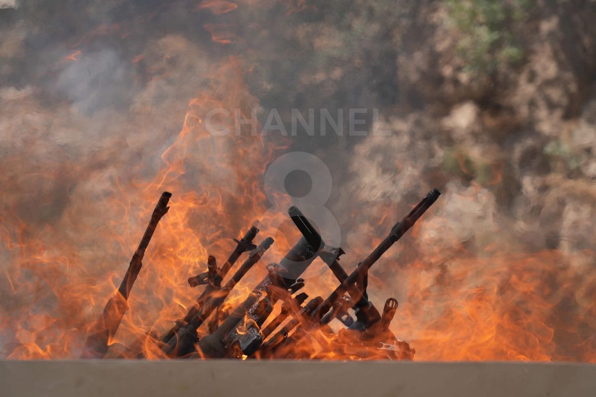 6870De3A122F8113 W1200Xh800