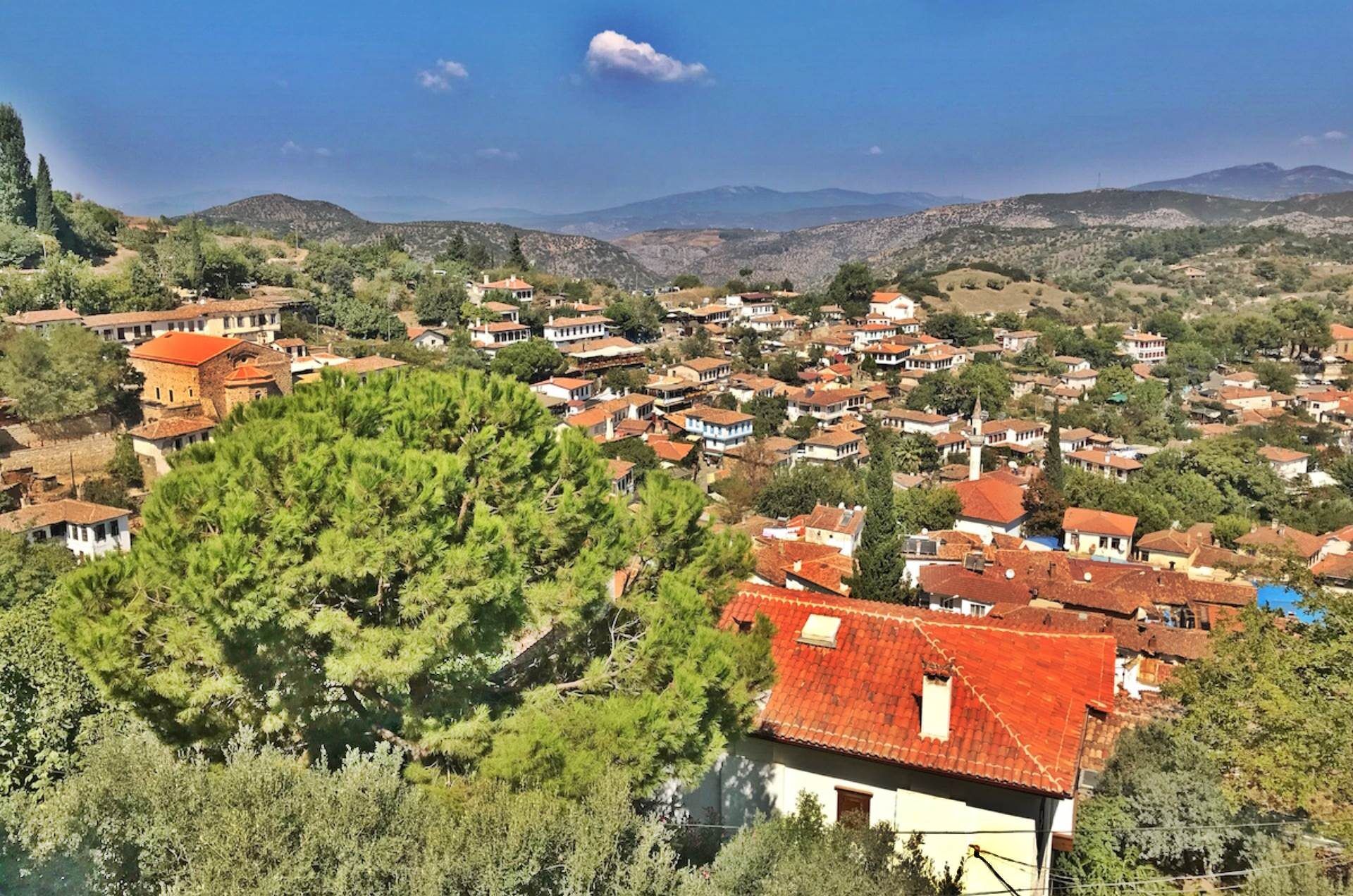 I Z M İ R Kınık Gezilecek Yerler 1920X1272