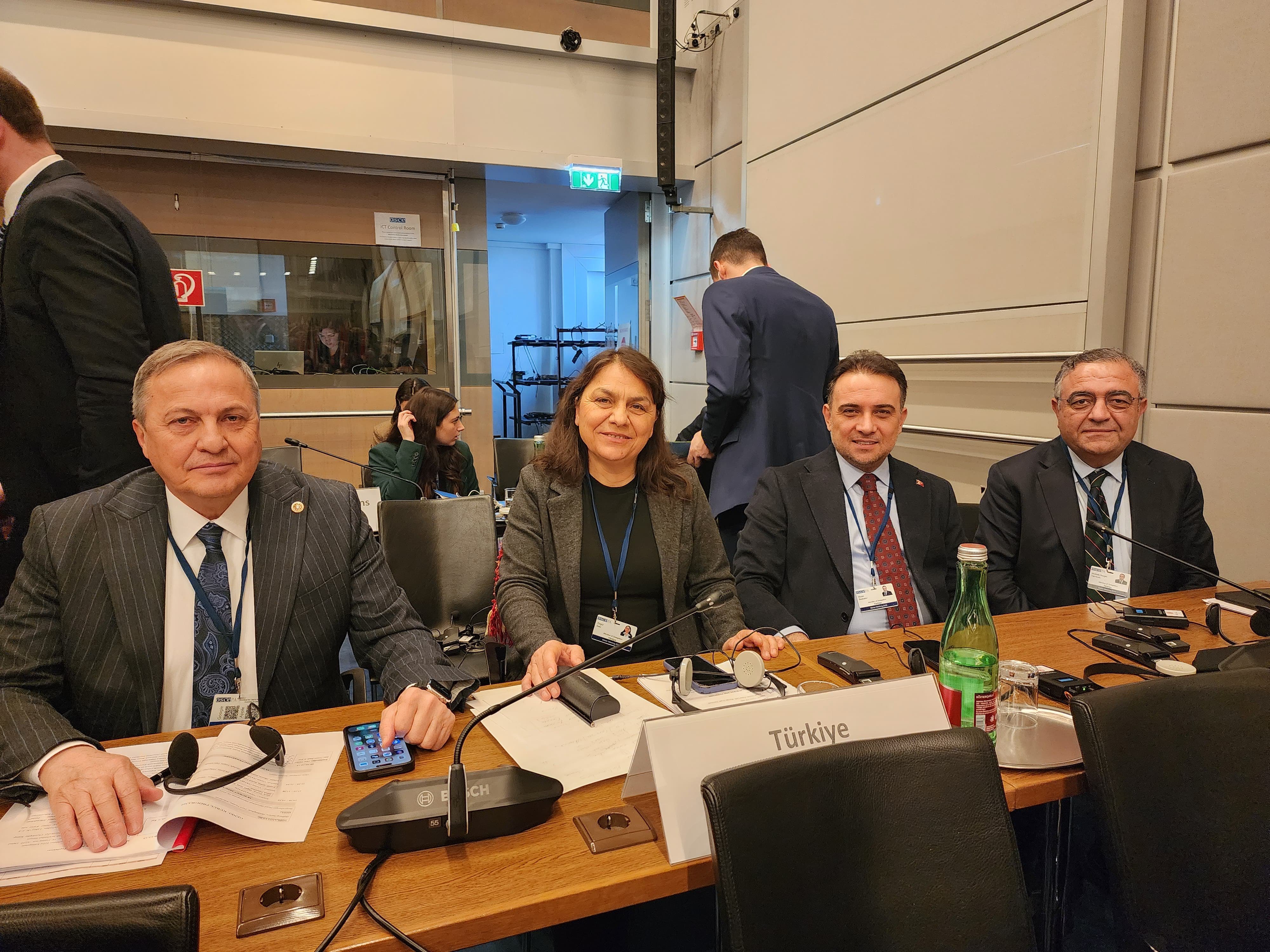 H Bh Uc P A X U A A Bbkd