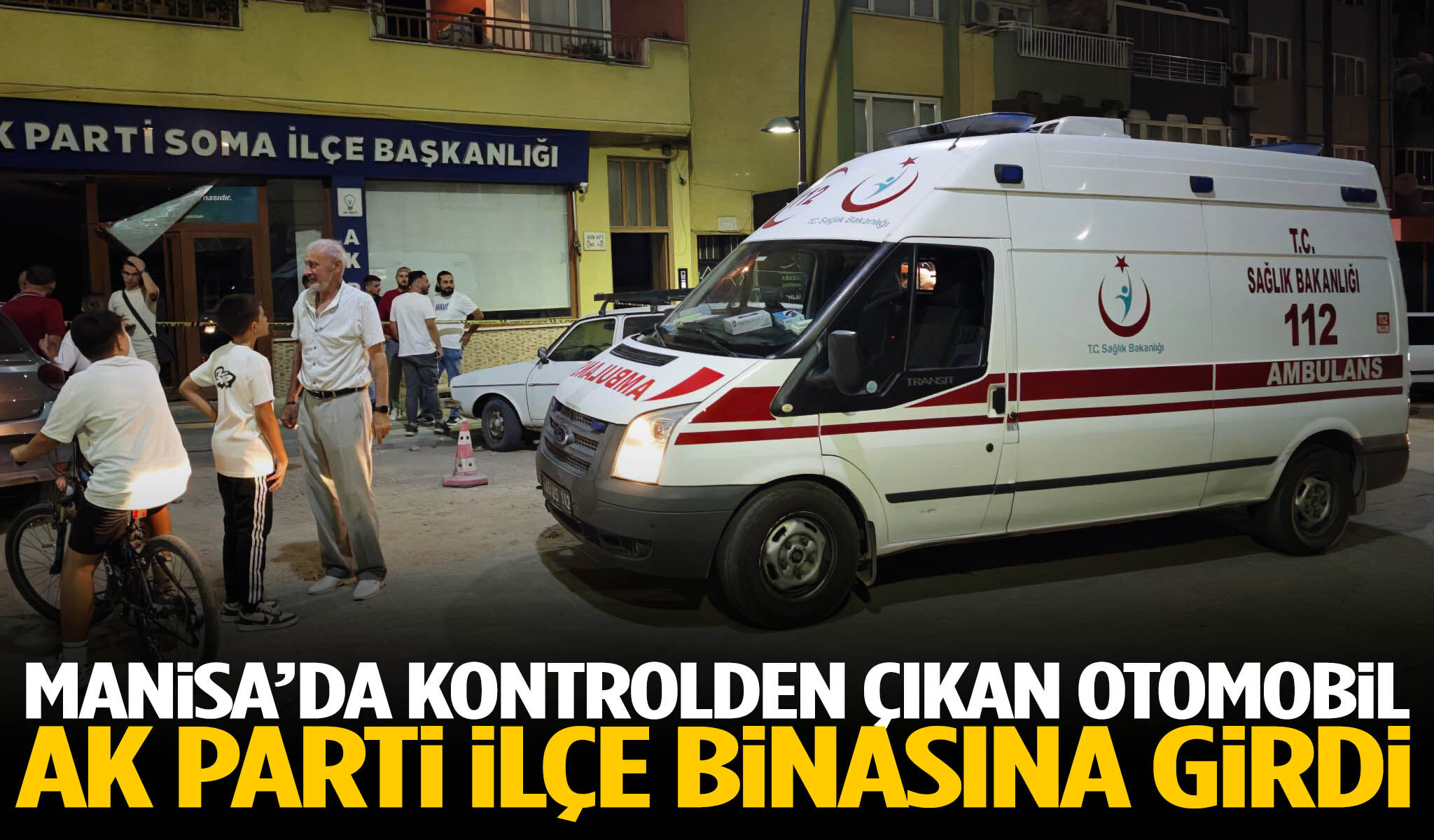 Manisa’da kontrolden çıkan otomobil AK Parti ilçe binasına girdi